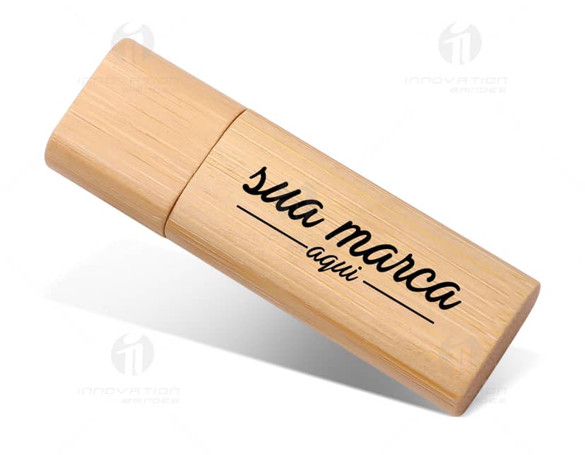 Kit com 6 porta copos em formato quadrado, feitos de borracha antiderrapante nas cores preta e branca com estampas geométricas variadas.