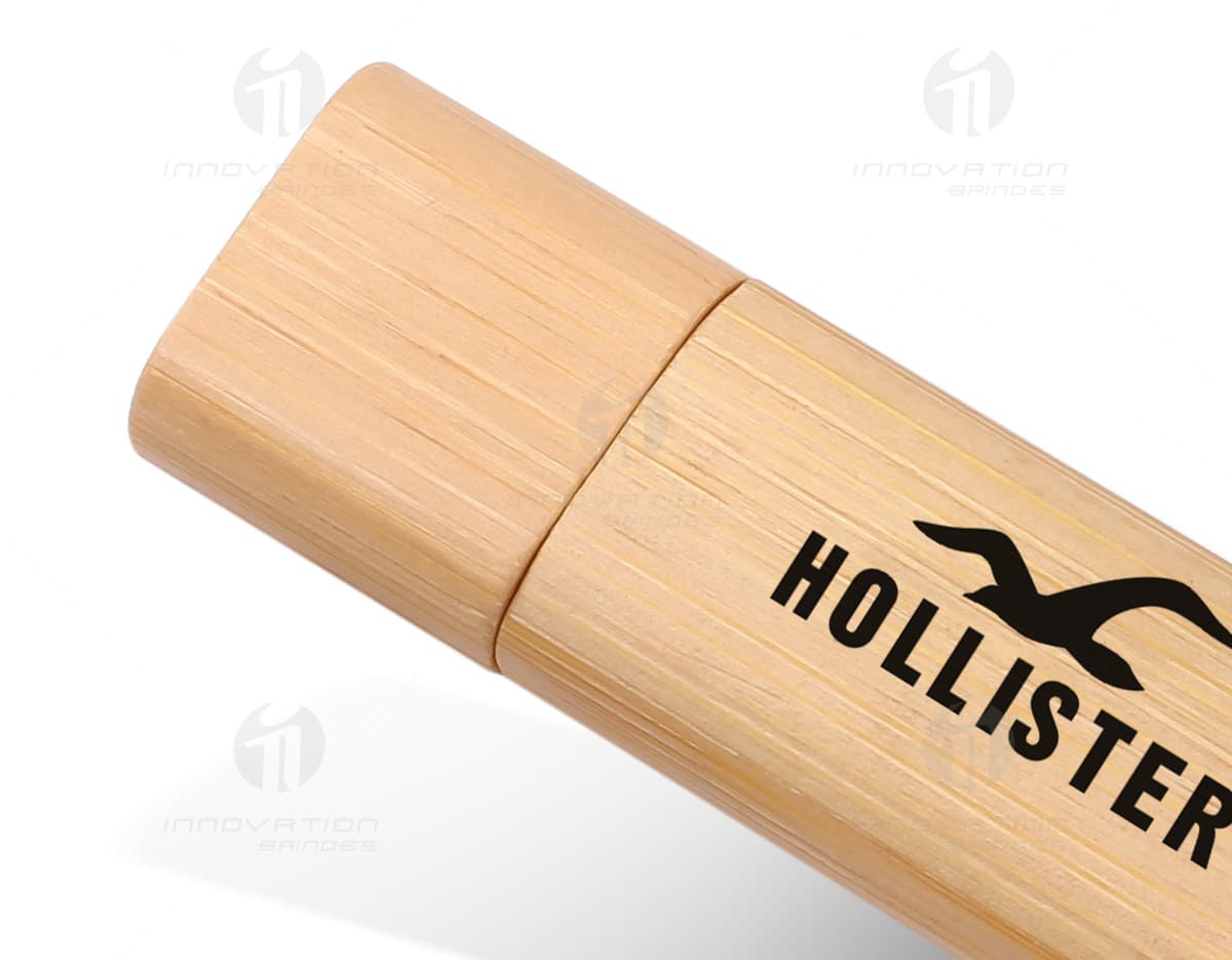 Pen drive de 8GB com design tradicional em bambu. Pen drive de 8GB com design tradicional em bambu.
