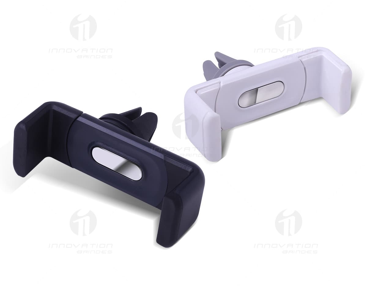 Suporte veicular ajustável para celular em um carro preto. Suporte veicular ajustável para celular em um carro preto.