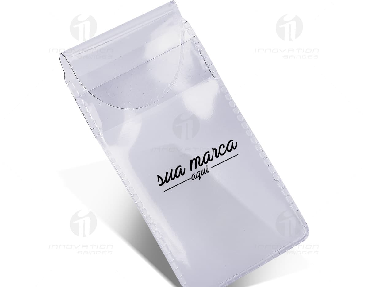 Kit com 6 porta copos em diferentes cores e estampas, posicionados sobre uma mesa de madeira. Kit com 6 porta copos em diferentes cores e estampas, posicionados sobre uma mesa de madeira.