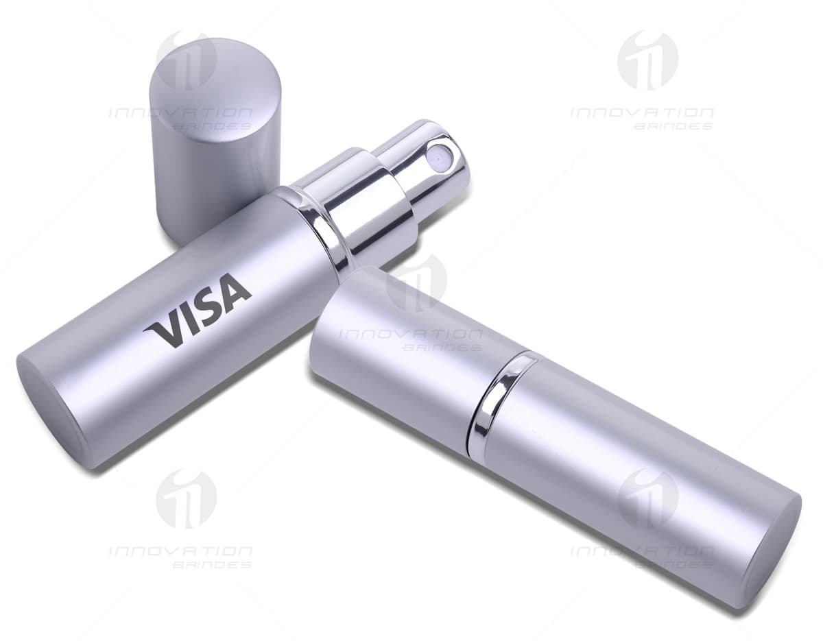 Kit churrasco contendo faca, garfo e pegador. Kit churrasco contendo faca, garfo e pegador.