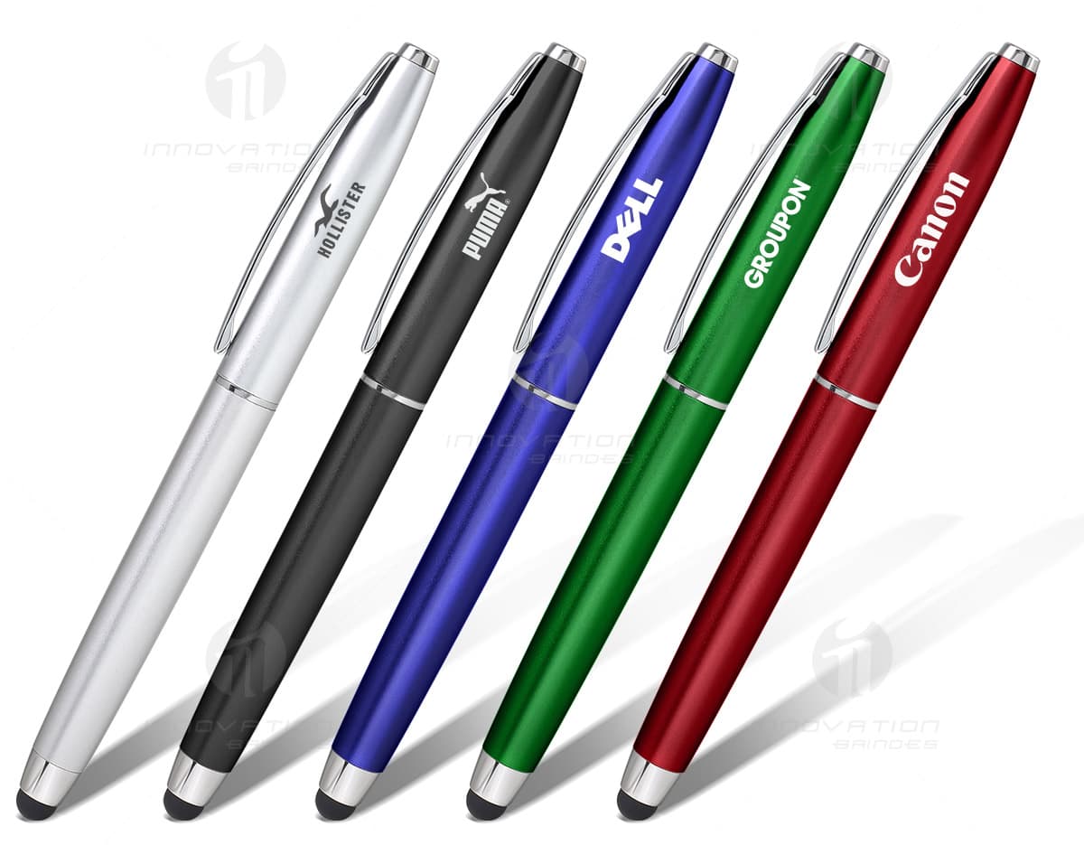 Seis porta copos de cores e estilos variados empilhados em cima de uma mesa. Seis porta copos de cores e estilos variados empilhados em cima de uma mesa.