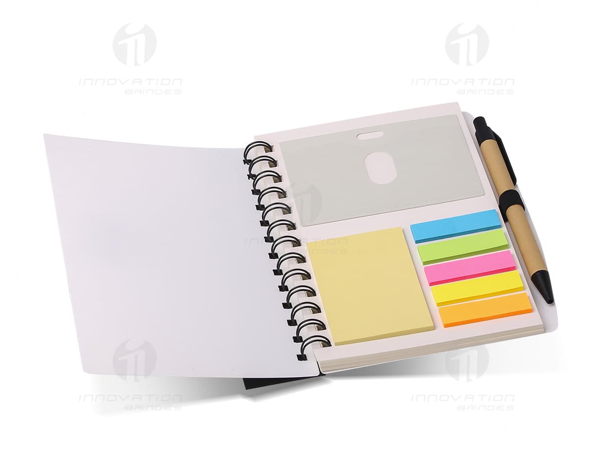 Kit com 6 porta copos em formato quadrado e estampas coloridas de frutas. Kit com 6 porta copos em formato quadrado e estampas coloridas de frutas.