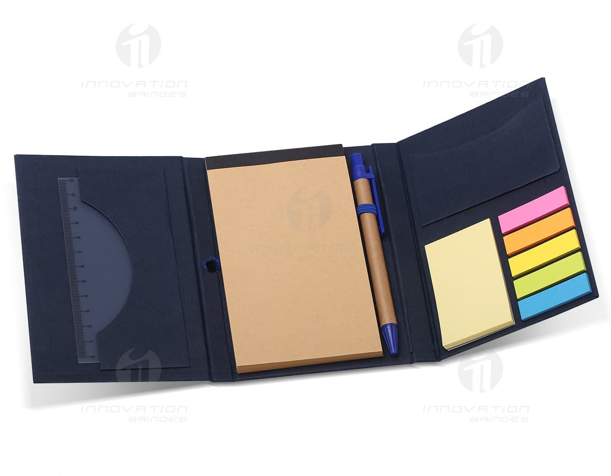 Kit com 6 porta copos em cores variadas, cada um com uma estampa diferente de animais. O produto é feito de material resistente e possui acabamento brilhante. Ideal para proteger superfícies de móveis. Kit com 6 porta copos em cores variadas, cada um com uma estampa diferente de animais. O produto é feito de material resistente e possui acabamento brilhante. Ideal para proteger superfícies de móveis.