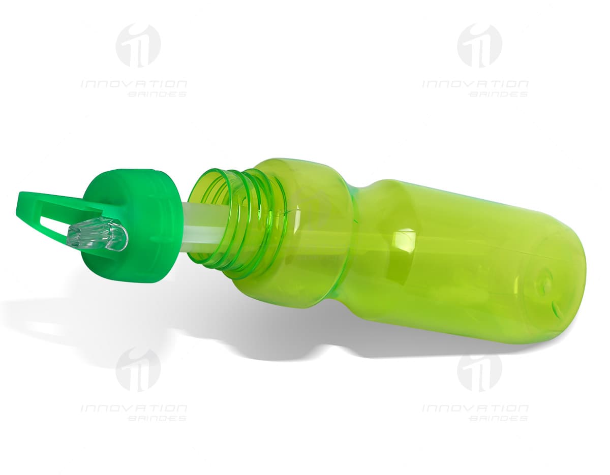 Garrafa plástica de 600 ml com canudo. Garrafa plástica de 600 ml com canudo.