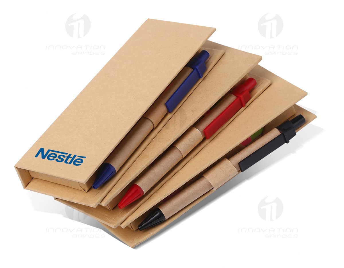 Kit com 6 porta copos em tons de azul e branco, feitos de plástico resistente. Cada porta copo tem um design diferente, com estampas geométricas e florais. Kit com 6 porta copos em tons de azul e branco, feitos de plástico resistente. Cada porta copo tem um design diferente, com estampas geométricas e florais.