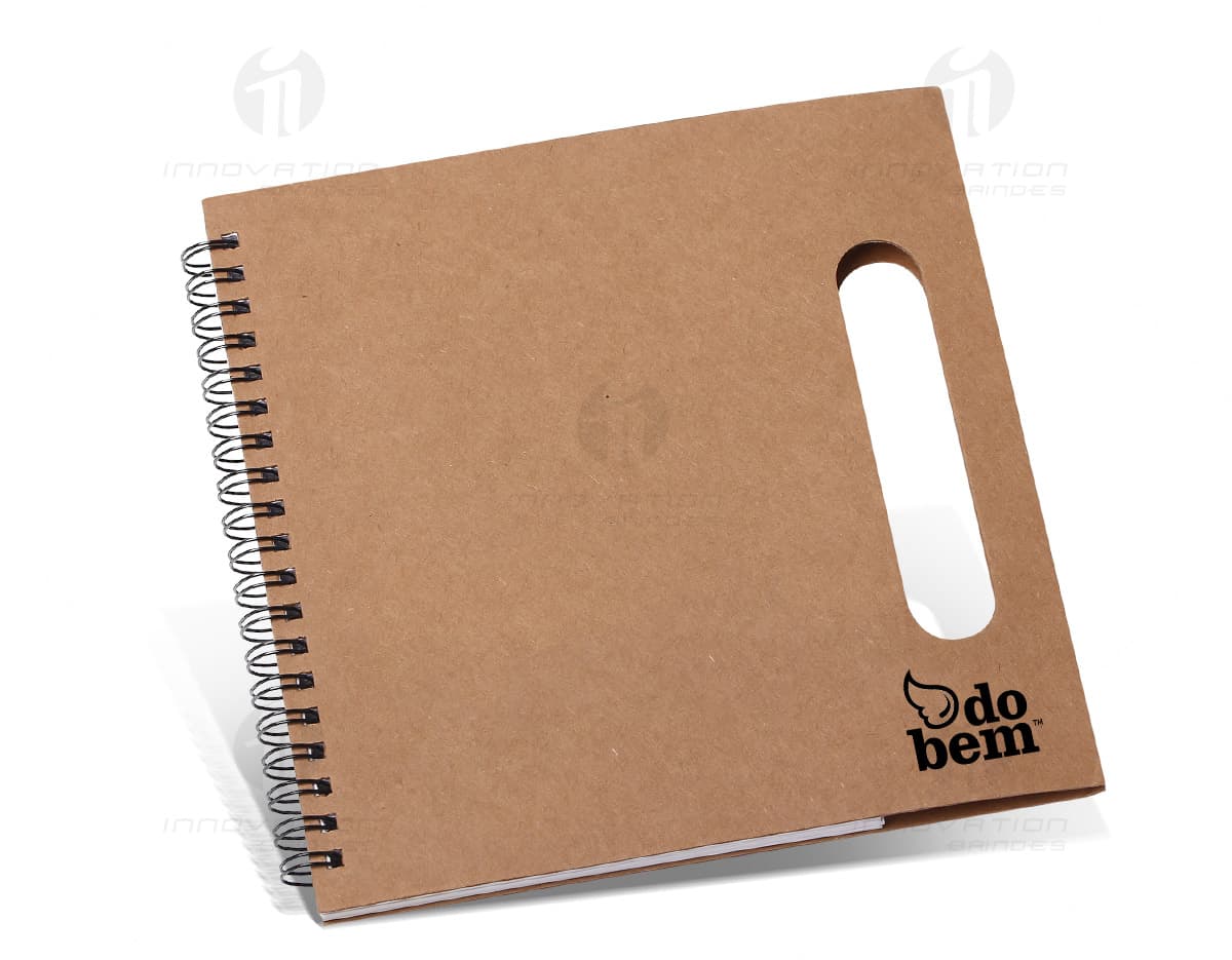 Kit de anotações ecológico com caneta, contendo bloco de papel reciclado e caneta feita de material sustentável. Kit de anotações ecológico com caneta, contendo bloco de papel reciclado e caneta feita de material sustentável.