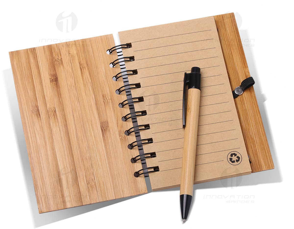 Kit com 6 porta copos em diferentes cores e estampas. Kit com 6 porta copos em diferentes cores e estampas.