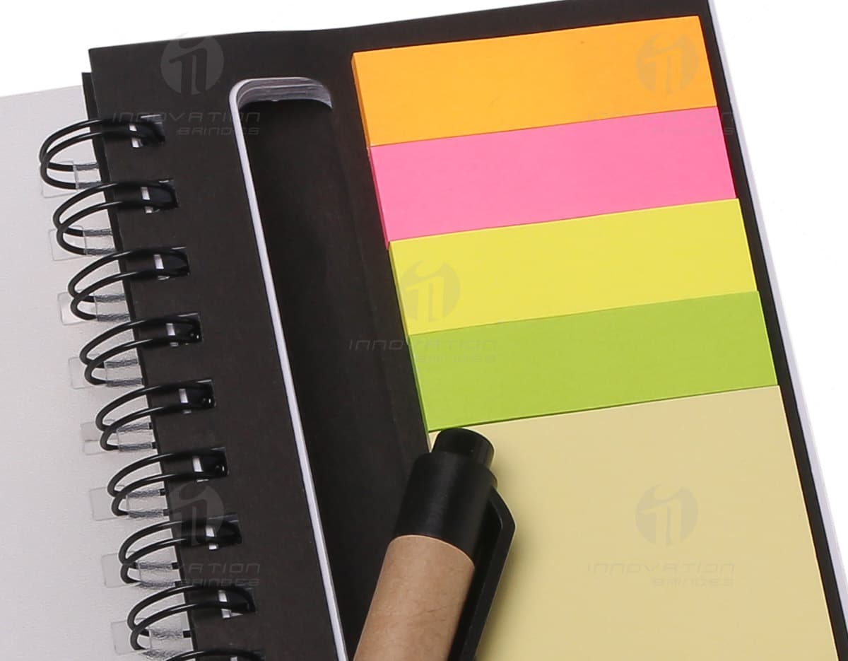 Mini bloco de anotações plástico na cor branca, com capa transparente e espiral colorido. Páginas em branco para anotações. Mini bloco de anotações plástico na cor branca, com capa transparente e espiral colorido. Páginas em branco para anotações.