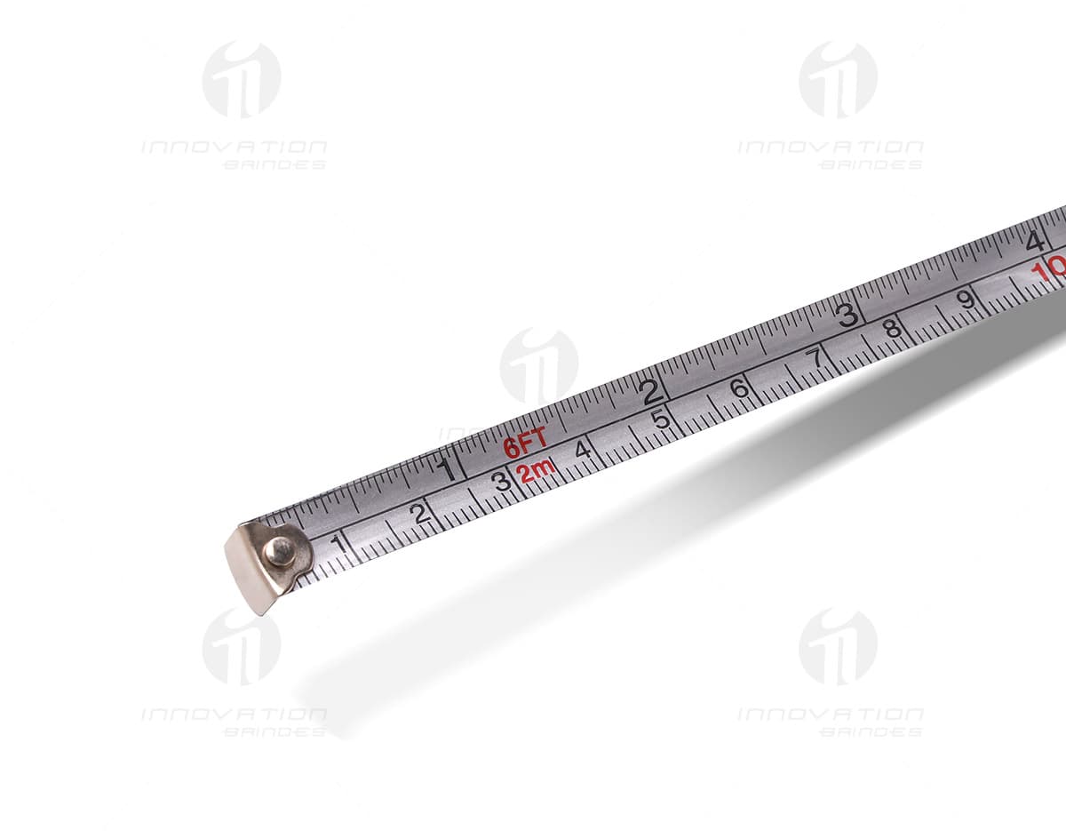 Caneta Semimetal com Anéis Texturizados em fundo branco. Caneta Semimetal com Anéis Texturizados em fundo branco.