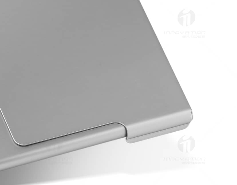 Porta cartões de metal com espelho, ideal para armazenar cartões de visita de forma organizada. Design moderno e prático, perfeito para o ambiente de trabalho ou escritório. - 01.