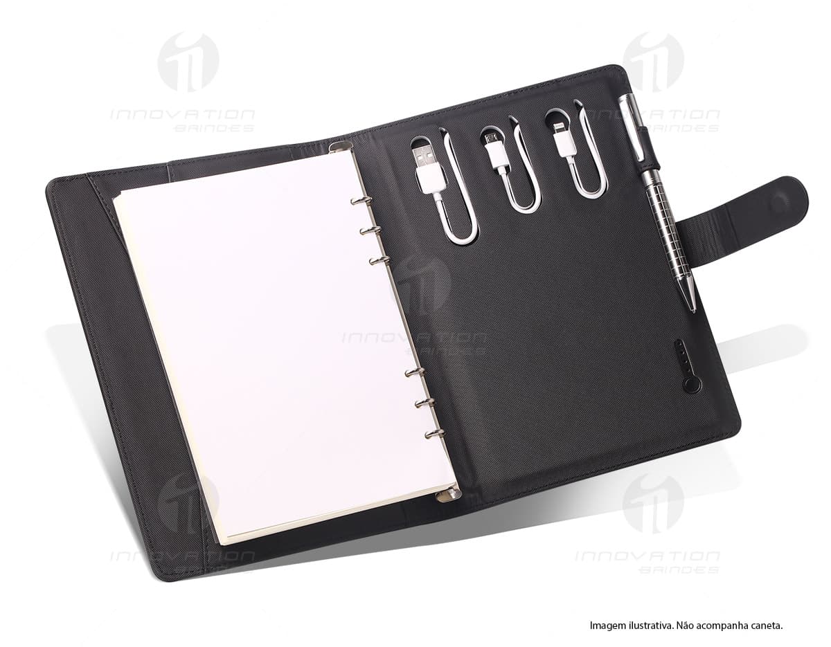 Seis porta copos empilhados em um conjunto de kit para bebidas. Seis porta copos empilhados em um conjunto de kit para bebidas.