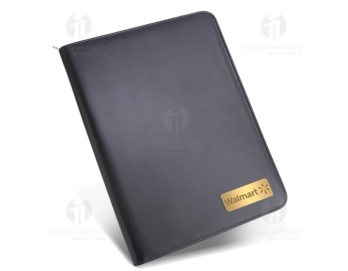 Imagem de uma pasta de couro com zíper e um bloco de anotações dentro. Imagem de uma pasta de couro com zíper e um bloco de anotações dentro.