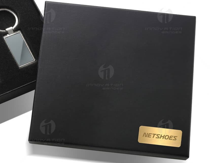 Kit com 6 porta copos decorados em tons de azul, com estampas de flores e folhas. Cada porta copo possui uma superfície lisa e antiderrapante.