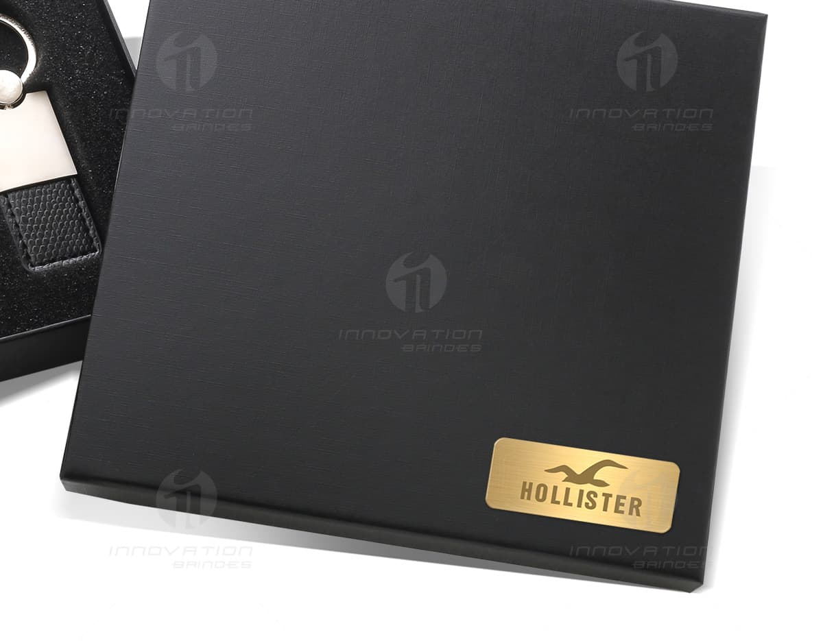 Kit Executivo Metal e Couro no Estojo, contendo uma caneta, um chaveiro e um porta cartão de visitas, todos em metal e couro de alta qualidade. Kit Executivo Metal e Couro no Estojo, contendo uma caneta, um chaveiro e um porta cartão de visitas, todos em metal e couro de alta qualidade.