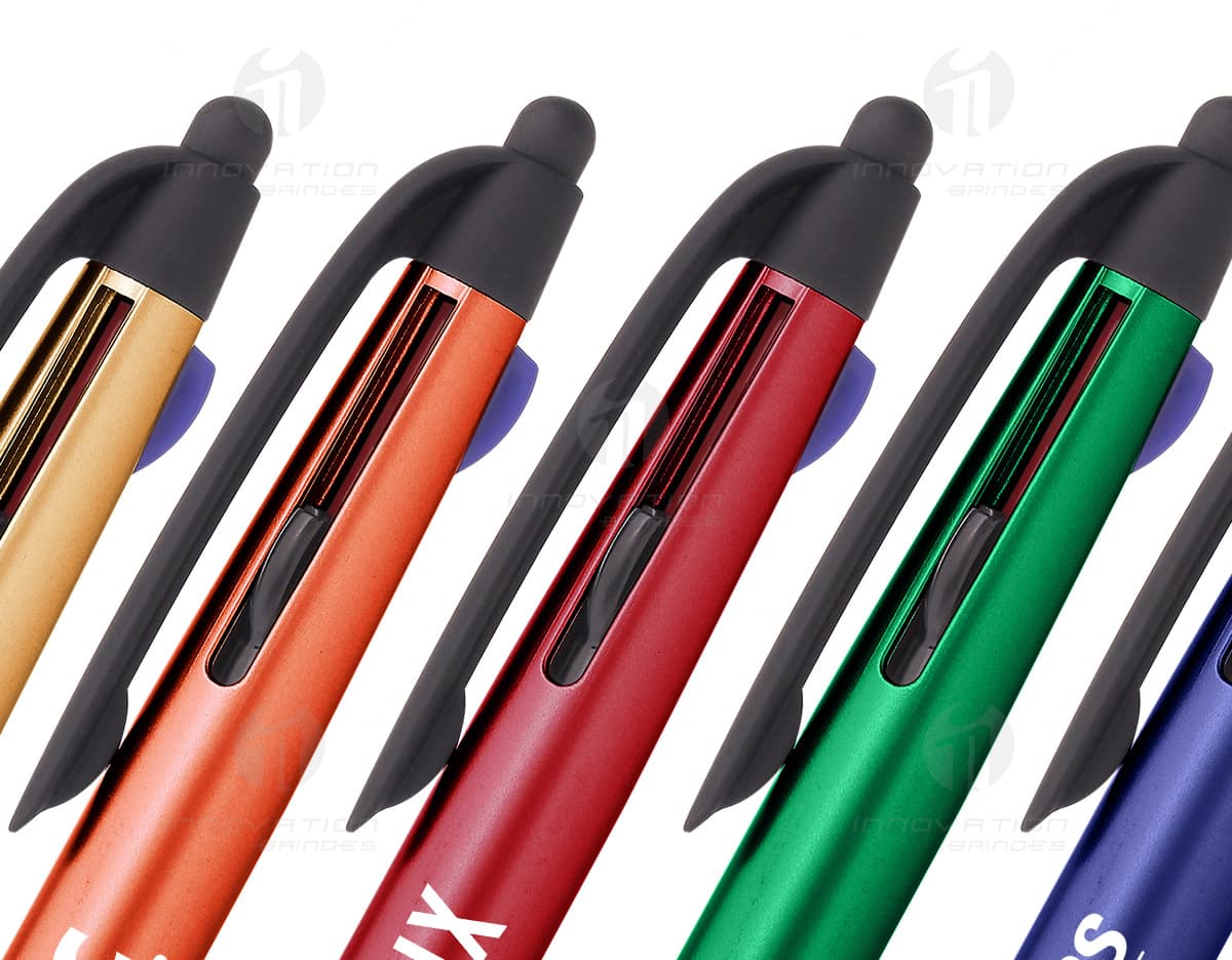 Kit com 6 porta copos em diferentes cores e estampas, feitos de material resistente para proteger superfícies de móveis. Kit com 6 porta copos em diferentes cores e estampas, feitos de material resistente para proteger superfícies de móveis.