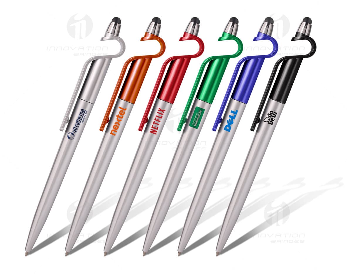 Caneta plástica com design giratório e ponta touch, com suporte embutido. Caneta plástica com design giratório e ponta touch, com suporte embutido.
