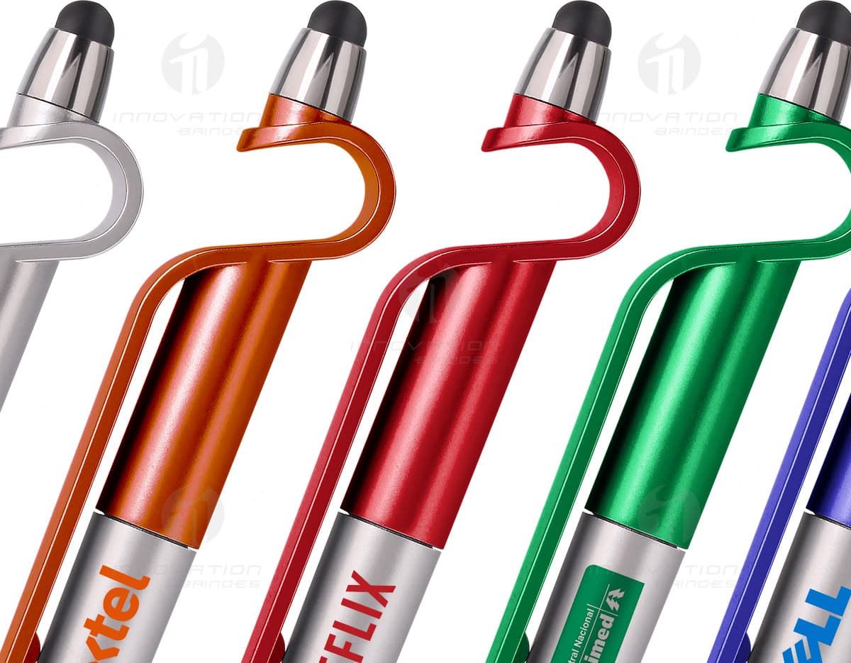 Kit com 6 porta copos em formato redondo, feitos de material resistente. Cada porta copo possui uma estampa colorida e variada. Kit com 6 porta copos em formato redondo, feitos de material resistente. Cada porta copo possui uma estampa colorida e variada.