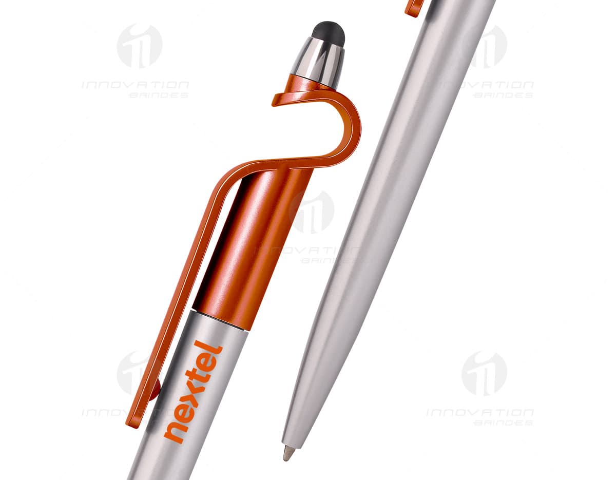 Caneta plástica giro touch e suporte em fundo branco. Caneta plástica giro touch e suporte em fundo branco.