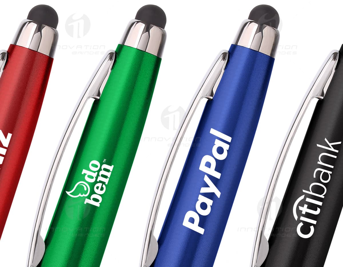 Kit com 6 porta copos em formato redondo, feitos de material resistente e com estampas variadas de frutas tropicais. Kit com 6 porta copos em formato redondo, feitos de material resistente e com estampas variadas de frutas tropicais.