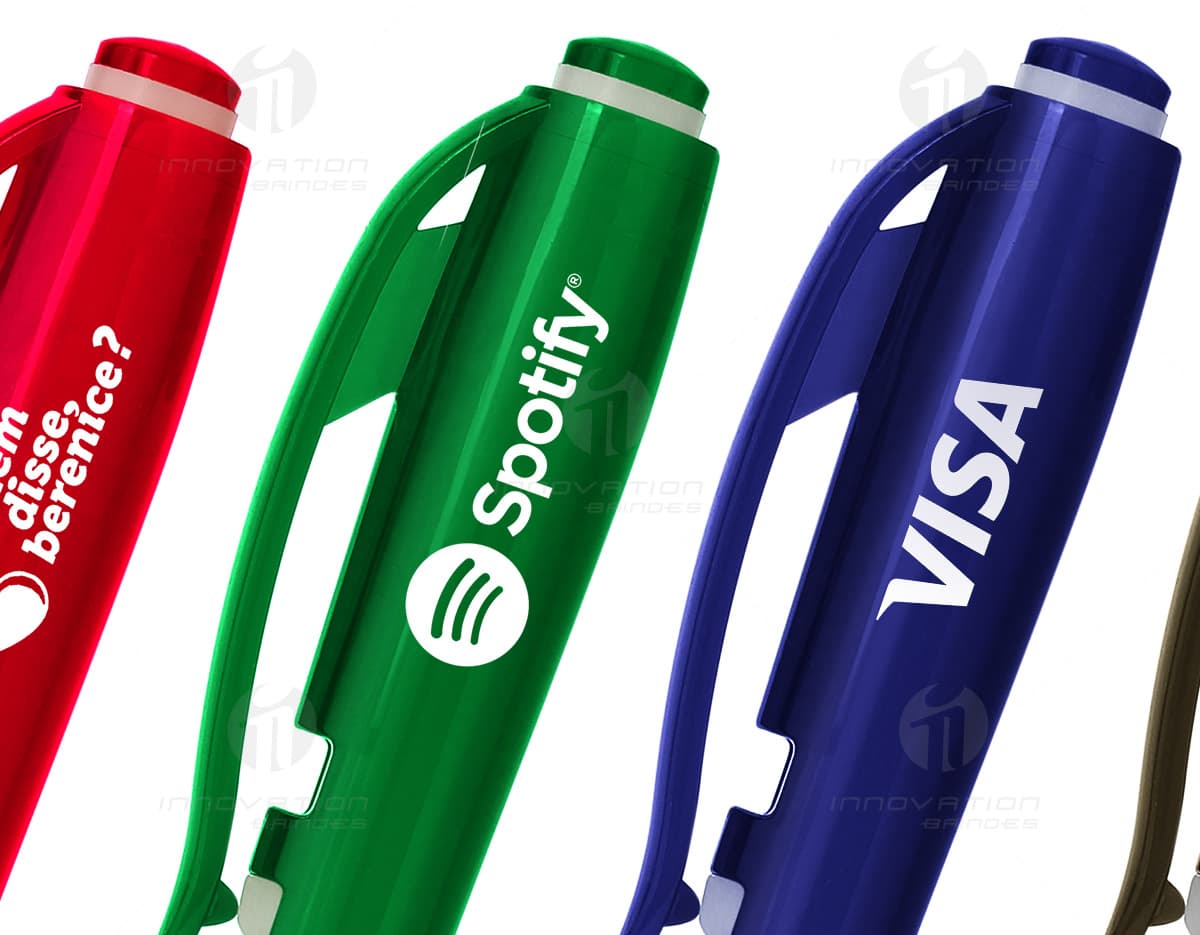 Kit com 6 porta copos em formato redondo, feitos de material resistente e com estampas coloridas e variadas. Kit com 6 porta copos em formato redondo, feitos de material resistente e com estampas coloridas e variadas.