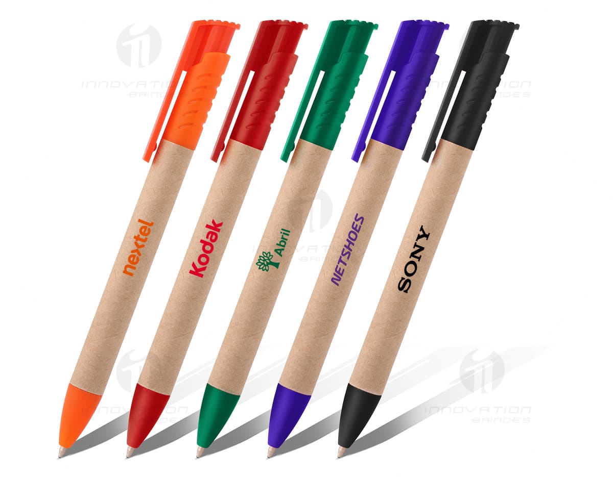 Kit com 6 porta copos em cores variadas, sendo dois azuis, dois vermelhos e dois amarelos, todos feitos de silicone antiderrapante. Kit com 6 porta copos em cores variadas, sendo dois azuis, dois vermelhos e dois amarelos, todos feitos de silicone antiderrapante.