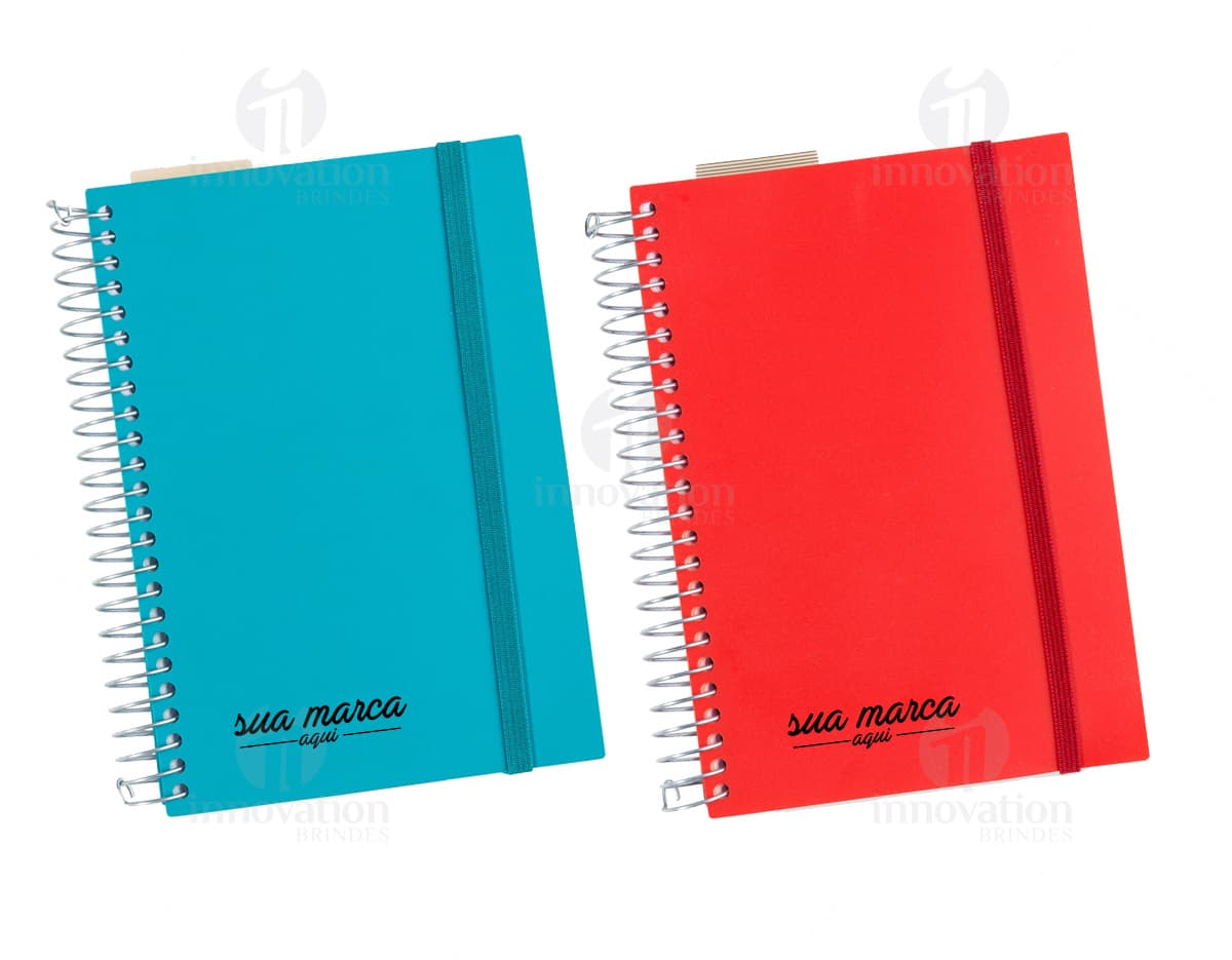 Agenda 2018 em capa dura preta, com nome do produto em dourado. Páginas internas em papel branco, com espaço para anotações e calendário mensal. Agenda 2018 em capa dura preta, com nome do produto em dourado. Páginas internas em papel branco, com espaço para anotações e calendário mensal.