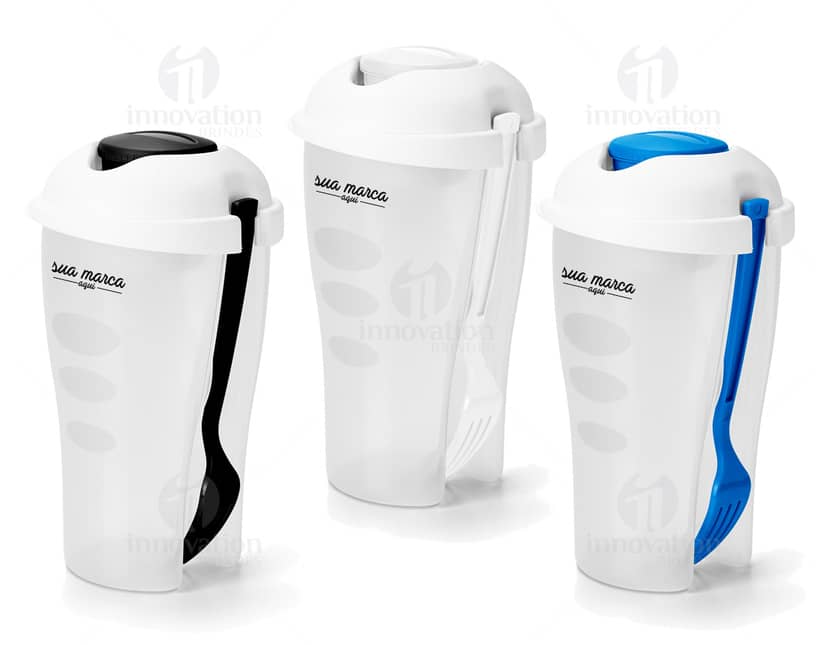 Kit com 6 porta copos em diferentes cores e formatos, dispostos em uma mesa de madeira.