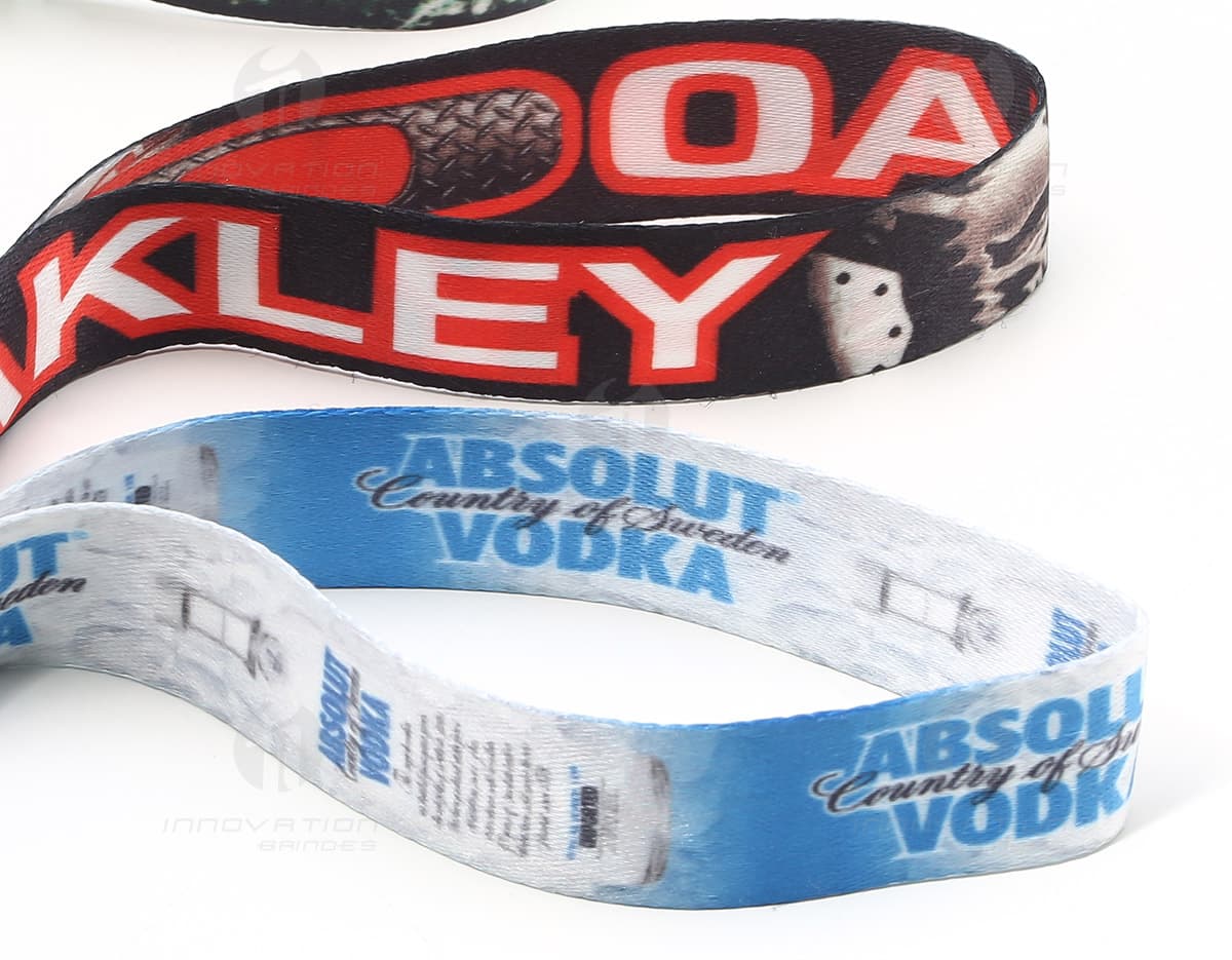 Pulseira de identificação de 35 x 2 cm na cor preta. Pulseira de identificação de 35 x 2 cm na cor preta.