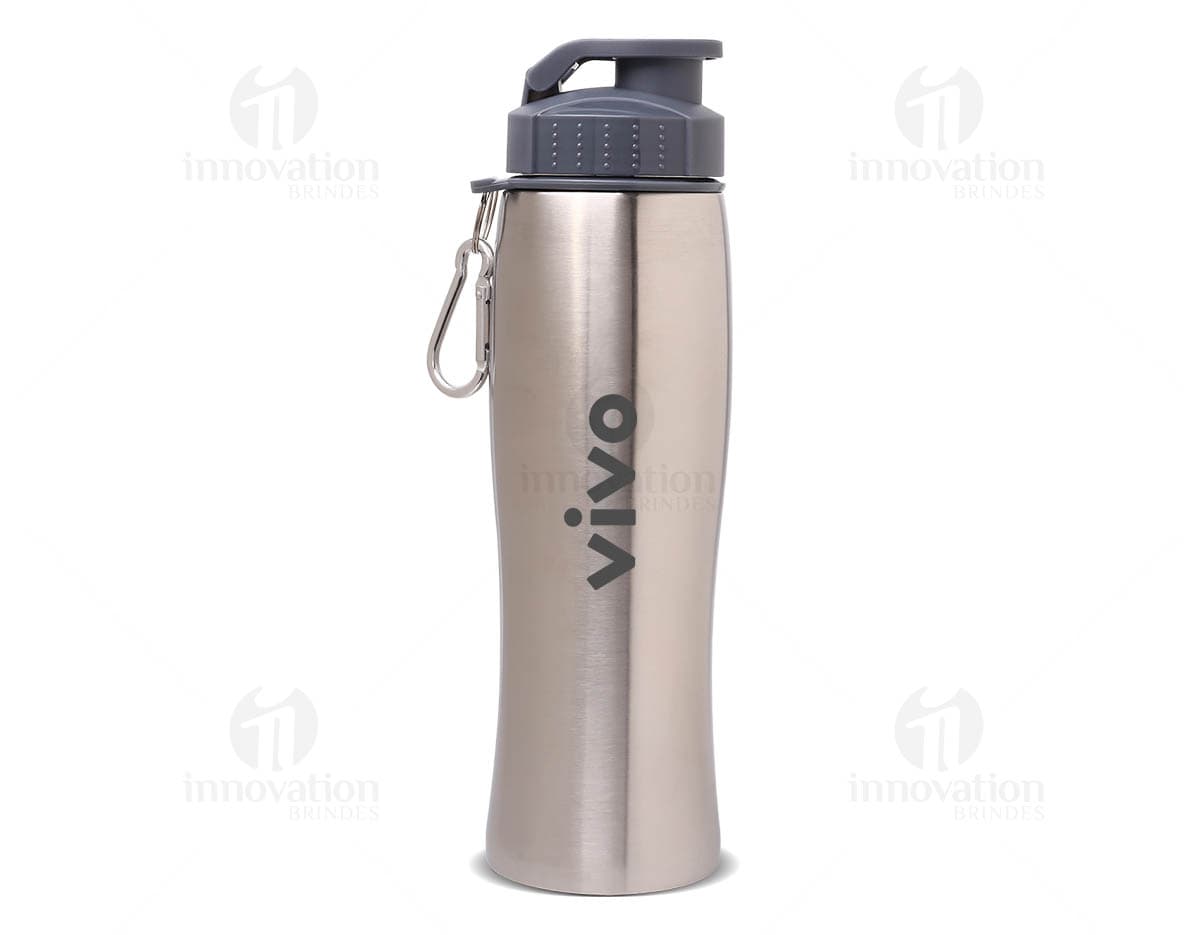 Garrafa térmica 780ml de cor verde, com tampa rosqueável e alça para transporte. Com design moderno e elegante, ideal para manter a temperatura de bebidas quentes ou frias por várias horas. Garrafa térmica 780ml de cor verde, com tampa rosqueável e alça para transporte. Com design moderno e elegante, ideal para manter a temperatura de bebidas quentes ou frias por várias horas.