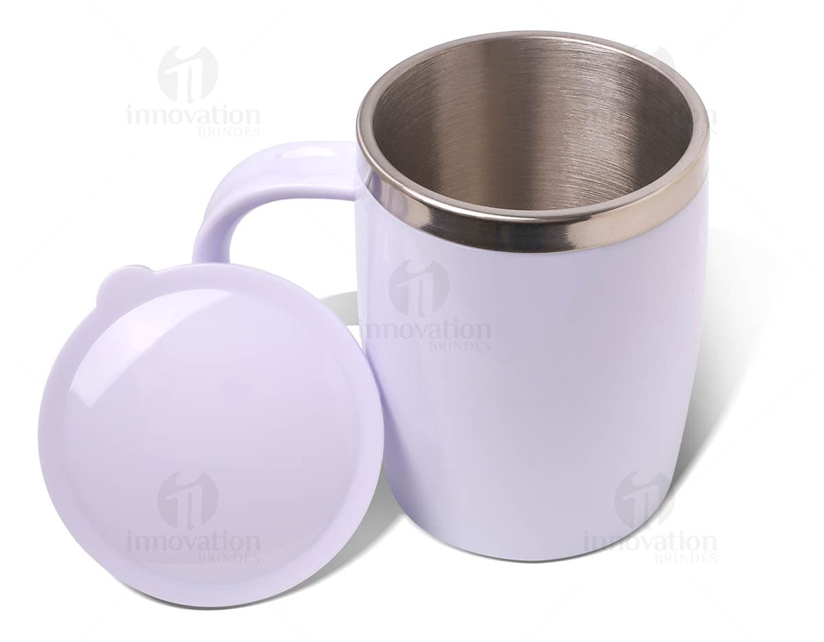 Caneca térmica inox 500ml LED. Um recipiente de metal com capacidade para 500ml, com design moderno e LED. Perfeito para armazenar bebidas quentes como café ou chá. Possui alça e tampa para manter a bebida aquecida por mais tempo. Ideal para o café da manhã ou para se refrescar durante o dia. Caneca térmica inox 500ml LED. Um recipiente de metal com capacidade para 500ml, com design moderno e LED. Perfeito para armazenar bebidas quentes como café ou chá. Possui alça e tampa para manter a bebida aquecida por mais tempo. Ideal para o café da manhã ou para se refrescar durante o dia.