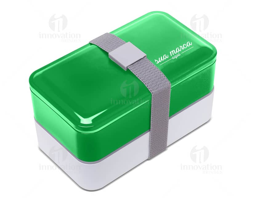 Marmita com 2 compartimentos e talheres.