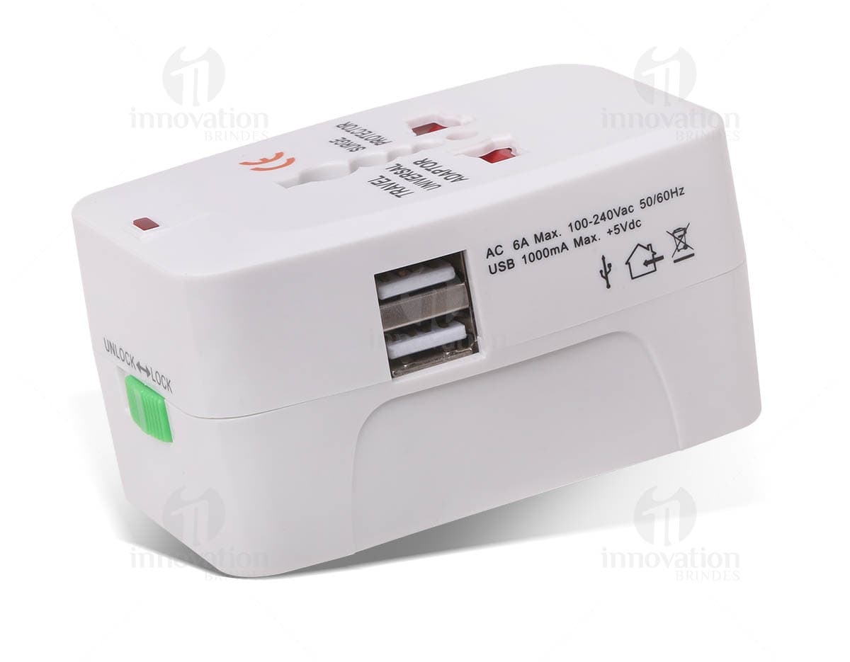 Adaptador Universal de Tomada com USB na cor branca, com conexões para diferentes tipos de plugues e entrada USB para carregar dispositivos eletrônicos. Adaptador Universal de Tomada com USB na cor branca, com conexões para diferentes tipos de plugues e entrada USB para carregar dispositivos eletrônicos.