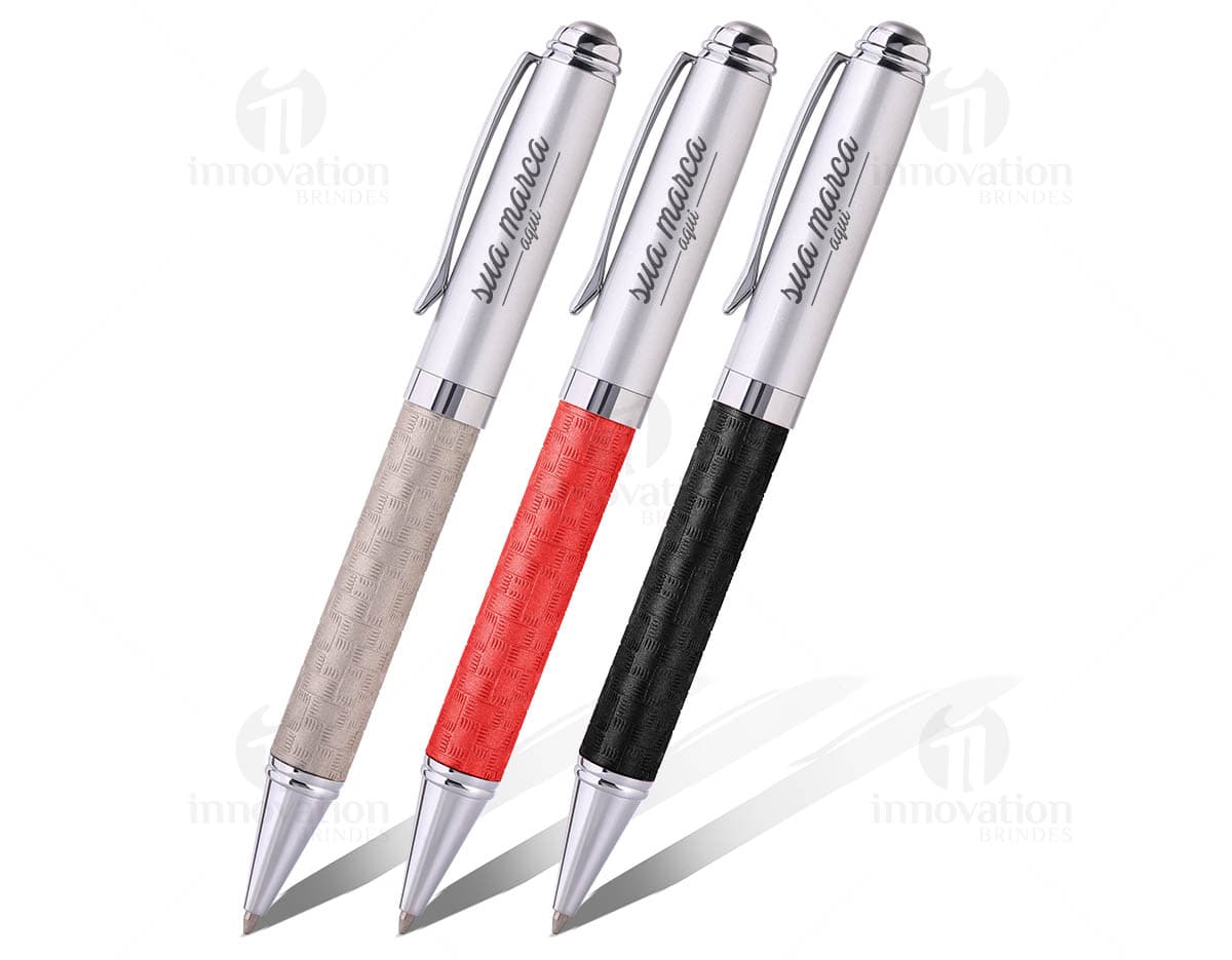 Kit Ferramentas composto por alicates, chaves de fenda, martelo e fita métrica em fundo branco. Kit Ferramentas composto por alicates, chaves de fenda, martelo e fita métrica em fundo branco.
