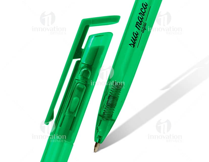 Caneta esferográfica metálica clique, na cor prata, com detalhes em preto e clipe metálico.