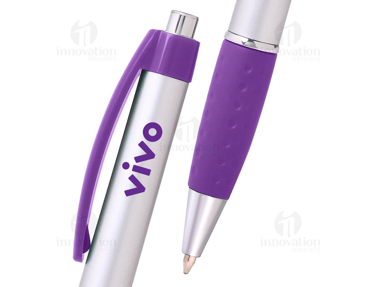 Caneta Metálica com Ponteira Touch em cor prata sobre fundo branco. Caneta Metálica com Ponteira Touch em cor prata sobre fundo branco.