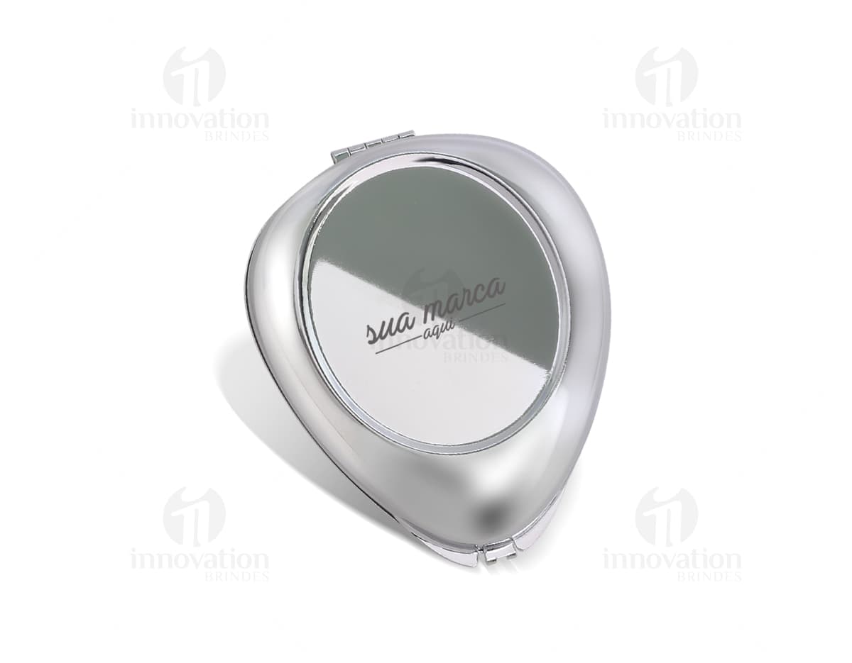Estojo para caneta em PVC na cor preta com fechamento em zíper e espaço para uma caneta. Estojo para caneta em PVC na cor preta com fechamento em zíper e espaço para uma caneta.
