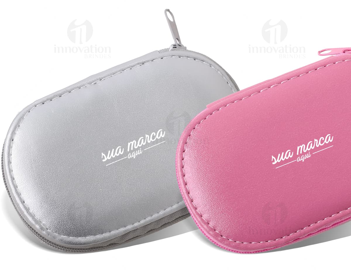 Kit com 6 porta copos em formato circular, feitos de material resistente e com estampas coloridas de frutas. Os porta copos possuem bordas antiderrapantes para evitar que os copos escorreguem. Kit com 6 porta copos em formato circular, feitos de material resistente e com estampas coloridas de frutas. Os porta copos possuem bordas antiderrapantes para evitar que os copos escorreguem.