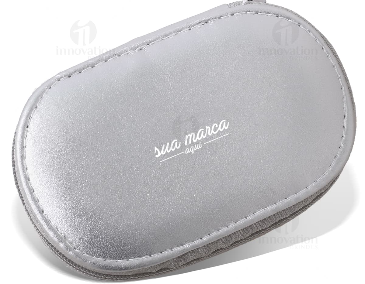 Kit com 6 porta copos em formato circular, feitos de material resistente e com estampas coloridas de frutas. Os porta copos possuem bordas antiderrapantes para evitar que os copos escorreguem. Kit com 6 porta copos em formato circular, feitos de material resistente e com estampas coloridas de frutas. Os porta copos possuem bordas antiderrapantes para evitar que os copos escorreguem.