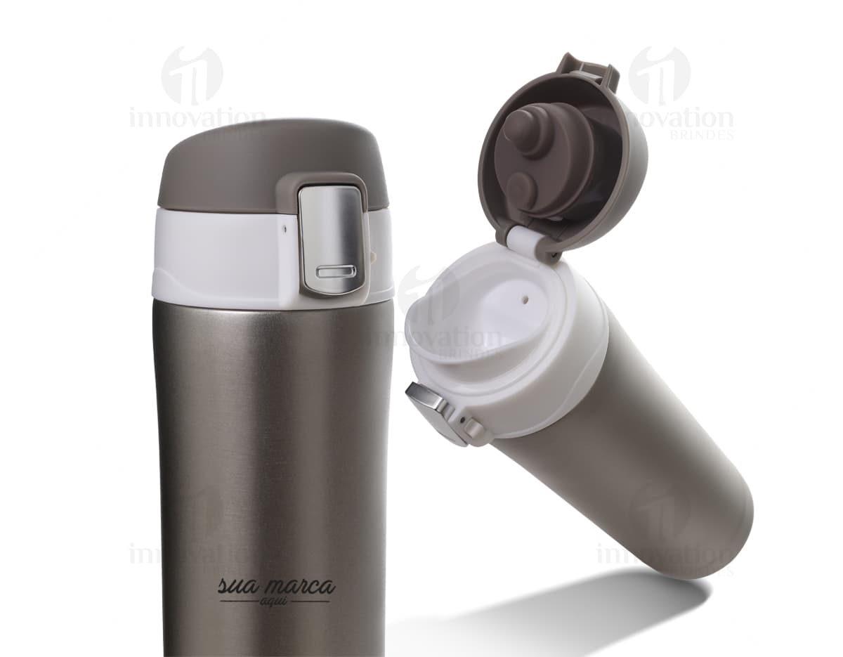 Squeeze de metal na cor prata, capacidade de 500ml - 01. Squeeze de metal na cor prata, capacidade de 500ml - 01.
