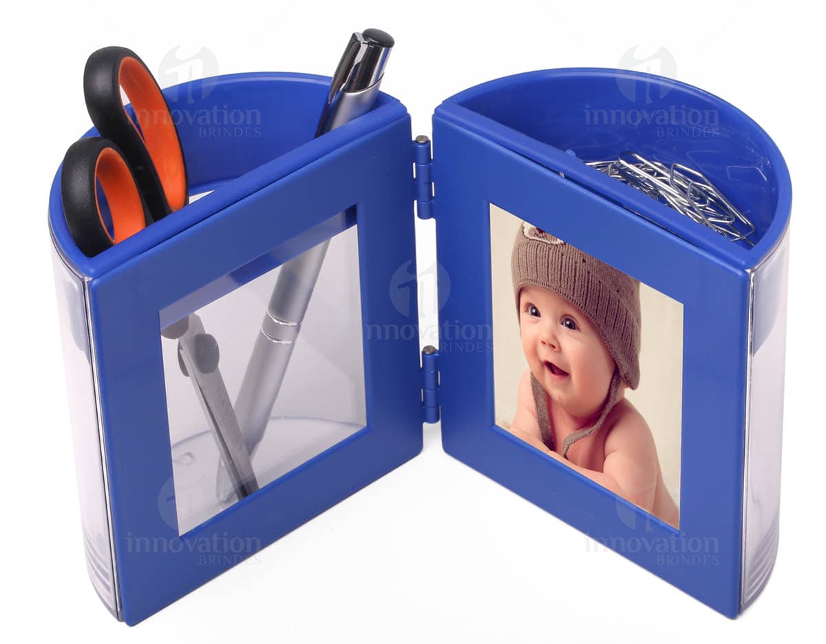 Organizador clips e caneta com divisória em modelo prático e funcional. Organizador clips e caneta com divisória em modelo prático e funcional.