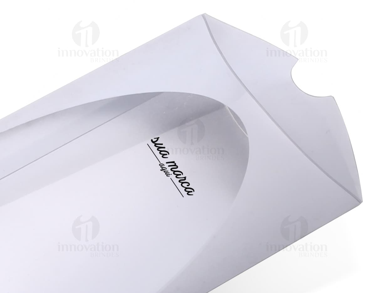 Estojo para caneta em PVC branco, com fecho de zíper e espaço para até 5 canetas. Estojo para caneta em PVC branco, com fecho de zíper e espaço para até 5 canetas.