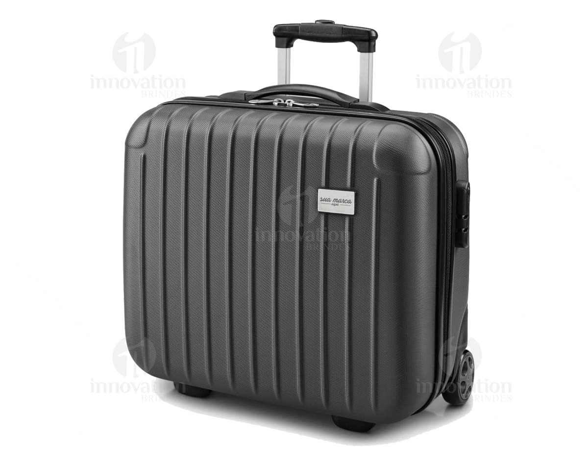 Mala de viagem preta feita de metal e couro, com alça de transporte, fecho seguro e design moderno em 3D. Ideal para viagens de negócios ou lazer, proporcionando segurança e elegância. Mala de viagem preta feita de metal e couro, com alça de transporte, fecho seguro e design moderno em 3D. Ideal para viagens de negócios ou lazer, proporcionando segurança e elegância.