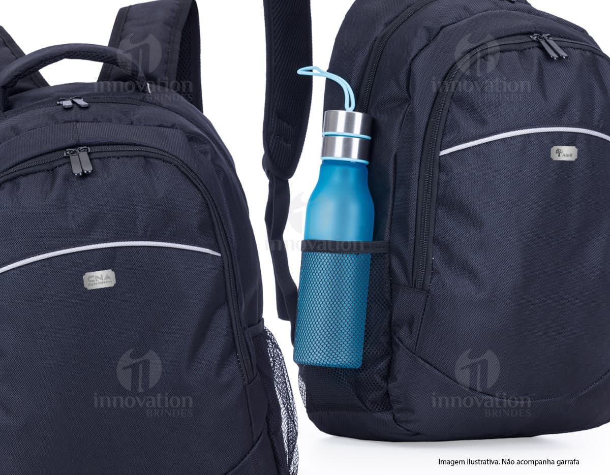 Kit com 6 porta copos em formato quadrado, feitos de madeira e com estampas coloridas de animais. Kit com 6 porta copos em formato quadrado, feitos de madeira e com estampas coloridas de animais.