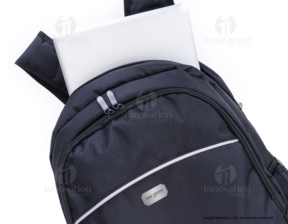 Kit com 6 porta copos em formato quadrado, feitos de madeira e com estampas coloridas de animais. Kit com 6 porta copos em formato quadrado, feitos de madeira e com estampas coloridas de animais.