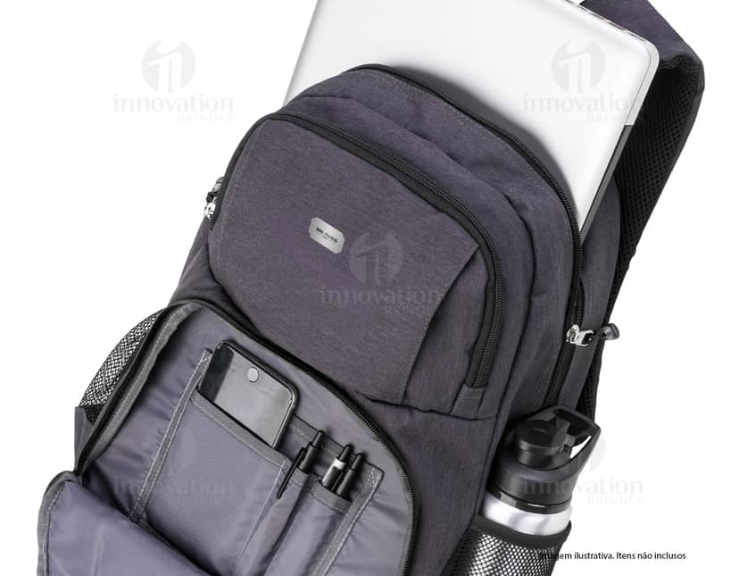 Kit com 6 porta copos em formato redondo, com estampas coloridas e desenhos geométricos abstratos. Cada porta copo possui uma borda de silicone para evitar deslizamentos.