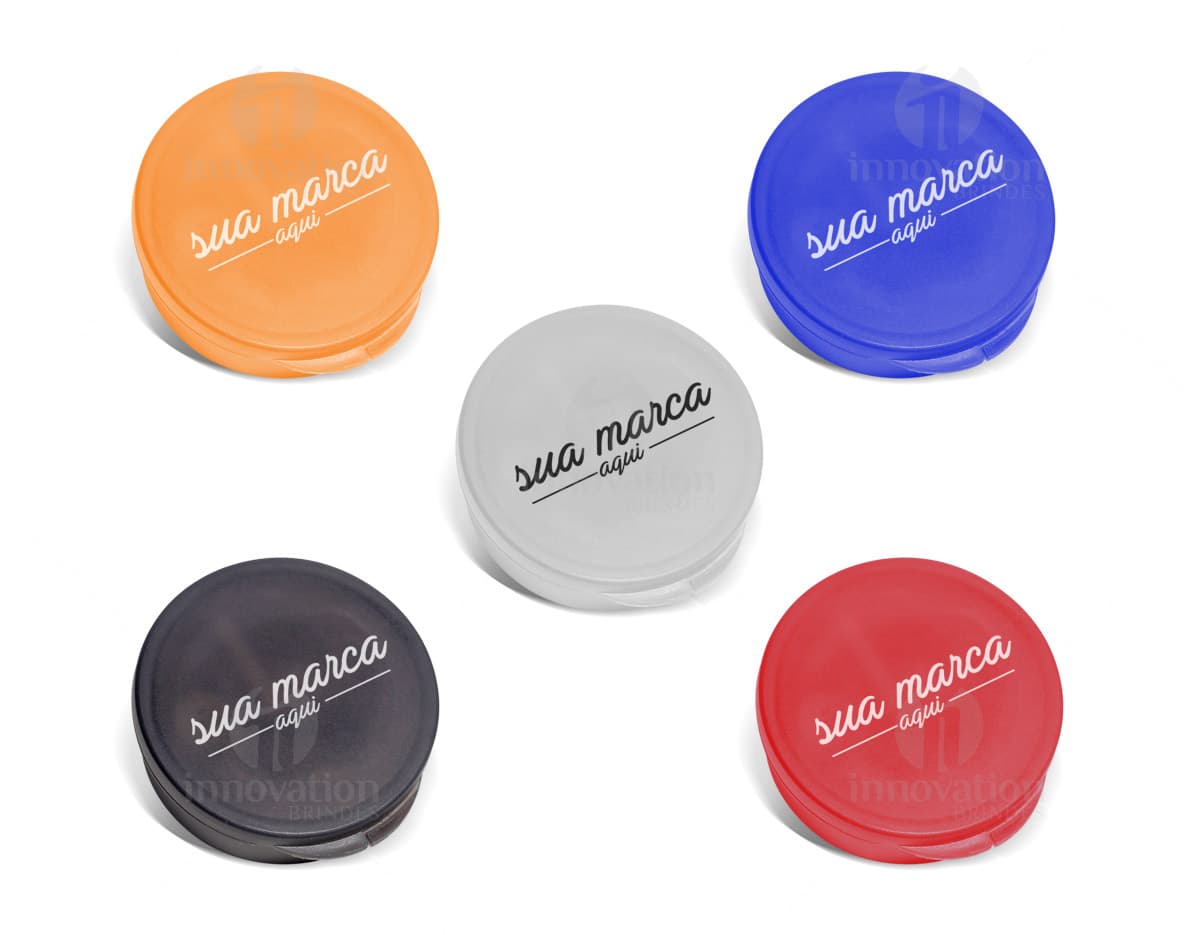 Kit com 6 porta copos em formato circular, feitos de material resistente e cor preta, com design moderno e elegante. Kit com 6 porta copos em formato circular, feitos de material resistente e cor preta, com design moderno e elegante.