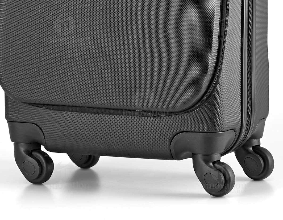 Mala viagem ABS c/ forro preta em couro, com alça, zíper moderno, elegante e resistente. Ideal para viagens de negócios ou lazer, possui compartimentos internos para armazenamento de roupas e acessórios. Perfeita para homens e mulheres que buscam praticidade e estilo. Mala viagem ABS c/ forro preta em couro, com alça, zíper moderno, elegante e resistente. Ideal para viagens de negócios ou lazer, possui compartimentos internos para armazenamento de roupas e acessórios. Perfeita para homens e mulheres que buscam praticidade e estilo.