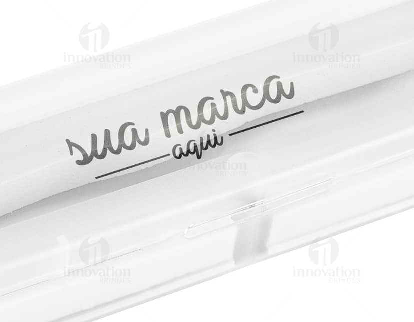 Embalagem plástica transparente para caneta.