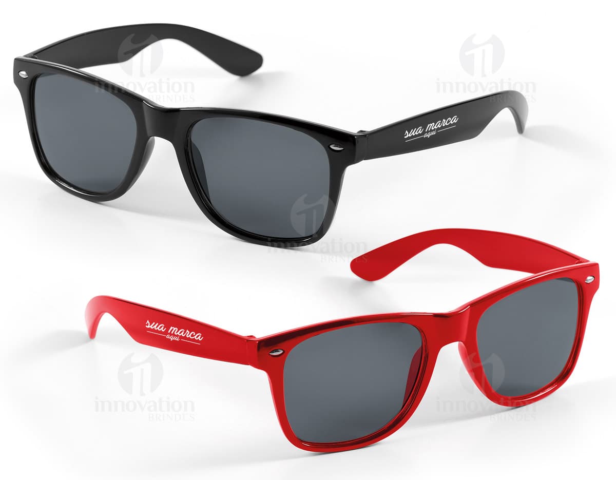 Bloco de couro sintético com suporte para organização. Bloco de couro sintético com suporte para organização.